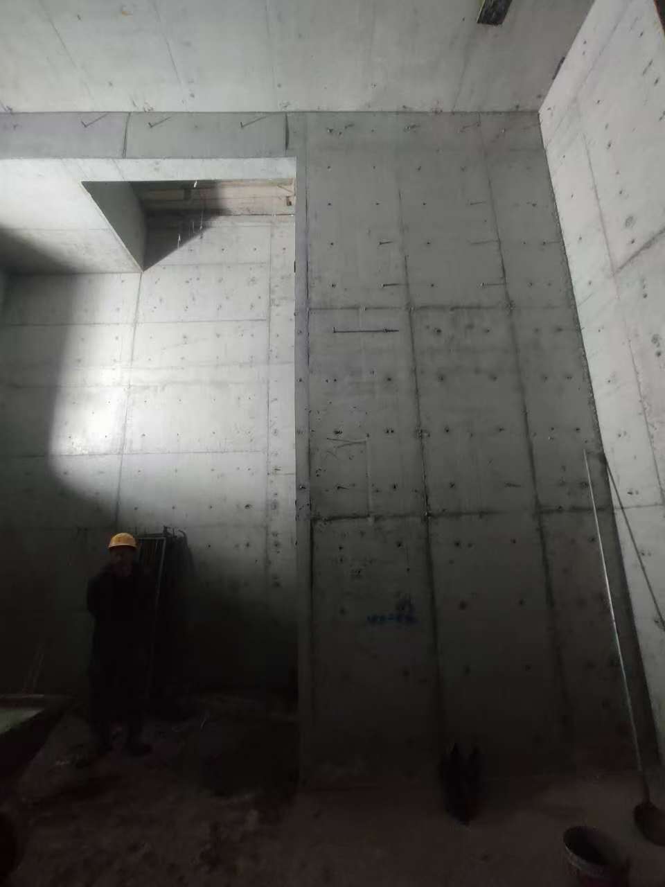 普格墙上开槽钢筋断了有影响吗